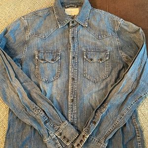 Ralph Lauren men’s vintage denim button down.